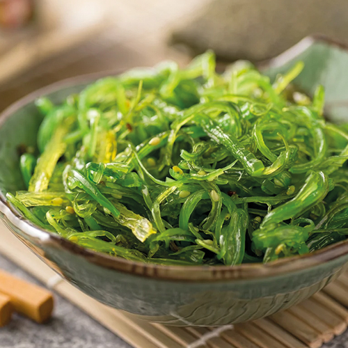 Wakame es un alga comestible