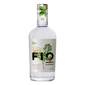 El sabor único de Gin Fiordo nace de la combinación de sus botánicos; Baya de Enebro, Raíz de Angelica, Lemon Grass, Boldo y Peumo. Gin Chileno.