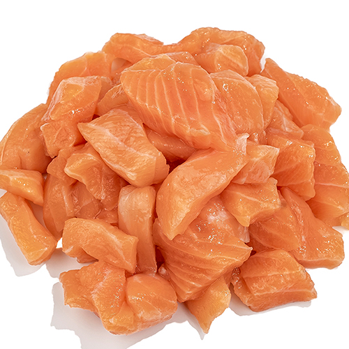 El Salmón en cubo, es un pescado congelado ideal para preparar las porciones justas que necesites. Su carne es firme, jugosa y rica en omega 3.