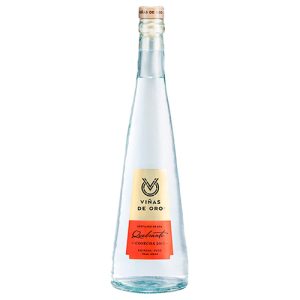 Pisco Viñas de Oro Quebranta es un pisco peruano elaborado con uva Quebranta. La uva Quebranta es una variedad altamente resistente y conocida como la reina del pisco.