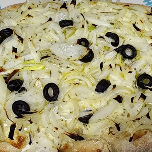 Pizza Fugazzeta ideal para esos días que te quieres dar un gusto. No dudes en probar esta pizza y muchas más en apeiritivo.cl