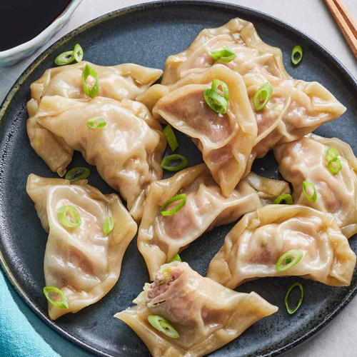 Hoy te presentamos las Gyozas Premium Cerdo y Sésamo, una opción exquisita y fácil de preparar.