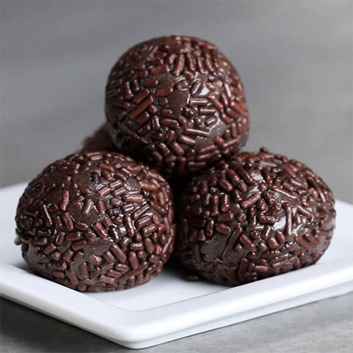 Sorprende a tu invitados con este exquisito Brigadeiro son 20 unidades para que compartas con toda la familia.