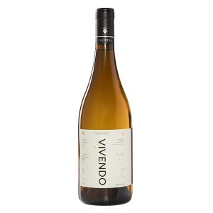 Vino Vivendo Sauvignon Blanc muestra notas de frutas frescas acompañadas de un toque de hierbas y minerales. Notas de maracuyá, frutas blancas y flores blancas.