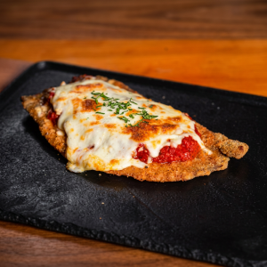 Milanesa o Escalopa Napolitana de Alto Palermo, son 500 gramos de vacuno